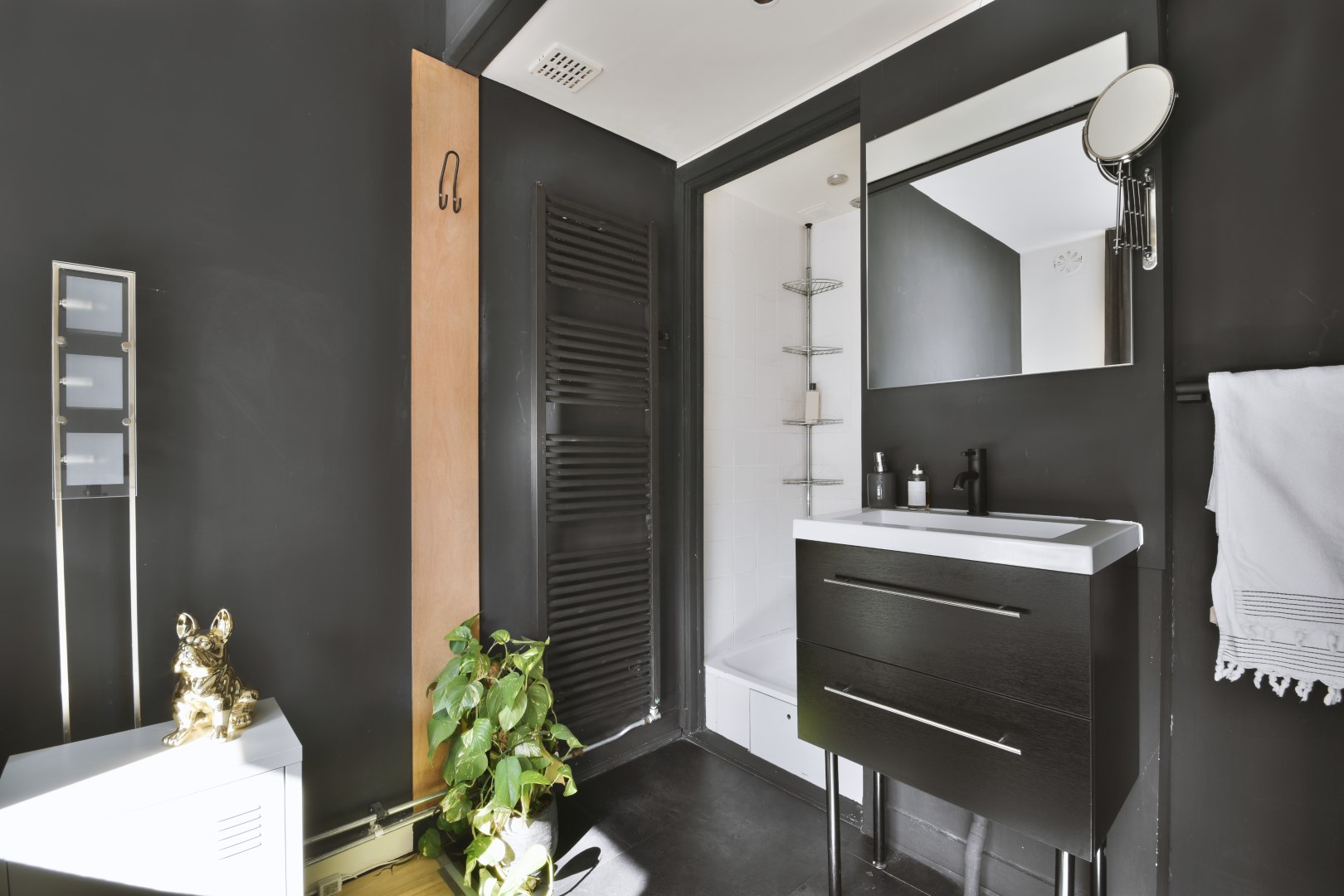 Interior design of beautiful and elegant bathroom