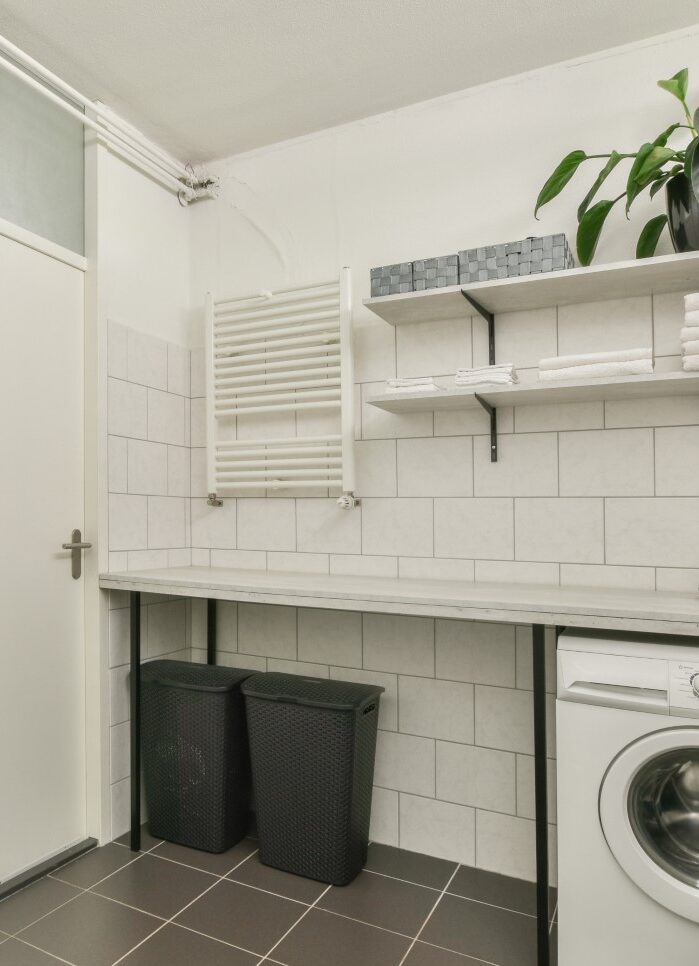 modern bathroom with toilet and sink 2023 11 27 04 57 51 utc 1 e1710516029511