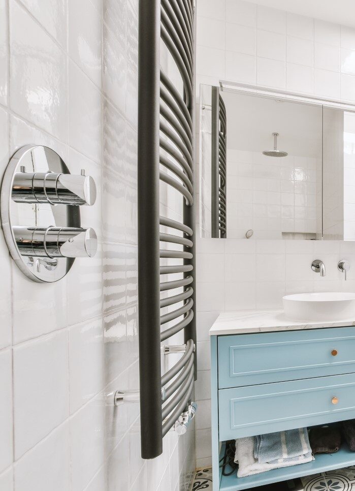 small restroom in modern apartment 2023 11 27 04 51 05 utc 1 e1710516061461